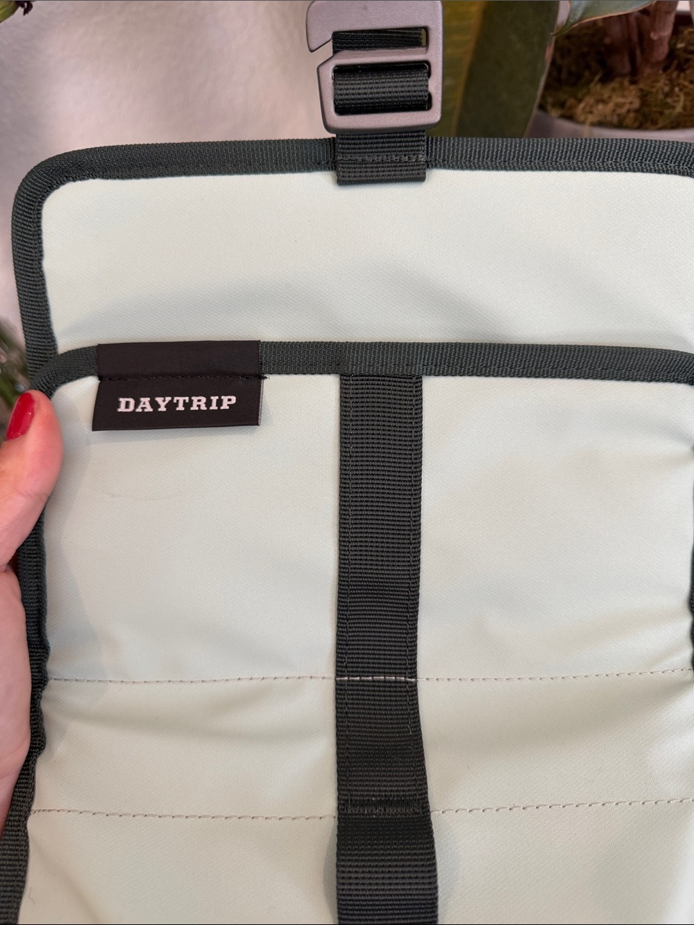 YETI Daytrip 6 Qt Lunch Bag Cooler Sagebrush Green NWOT - Picture 2 of 4